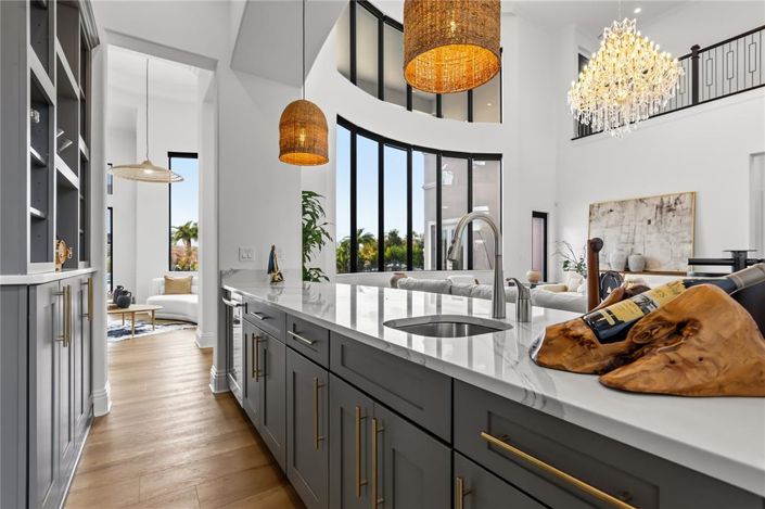 Image No.13-6 Bed Property for sale