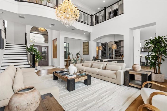 Image No.27-6 Bed Property for sale