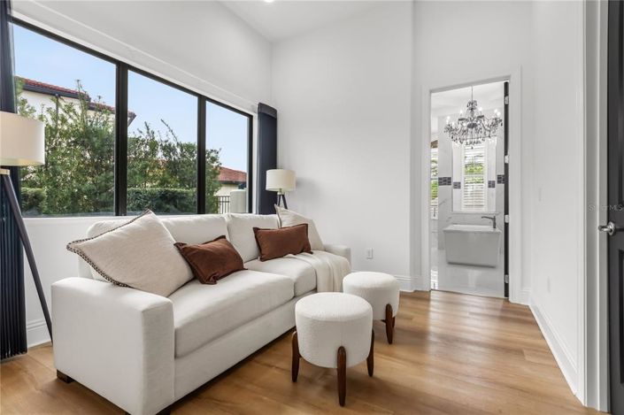 Image No.32-6 Bed Property for sale