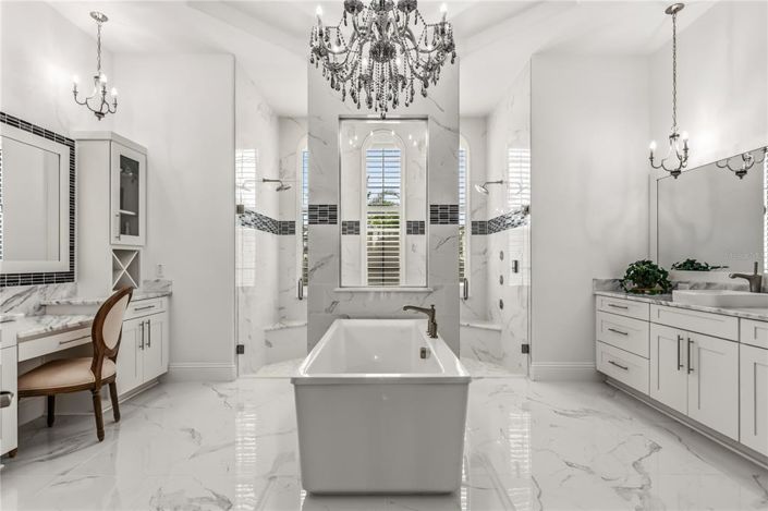 Image No.33-6 Bed Property for sale