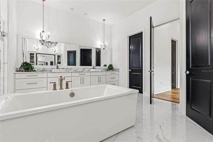 Image No.35-6 Bed Property for sale