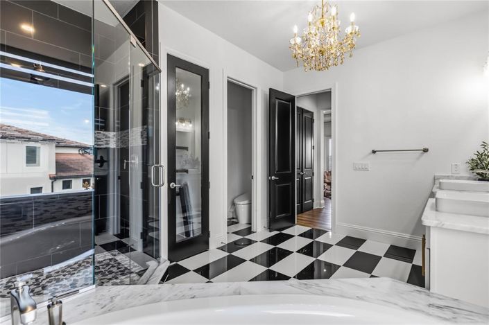 Image No.50-6 Bed Property for sale