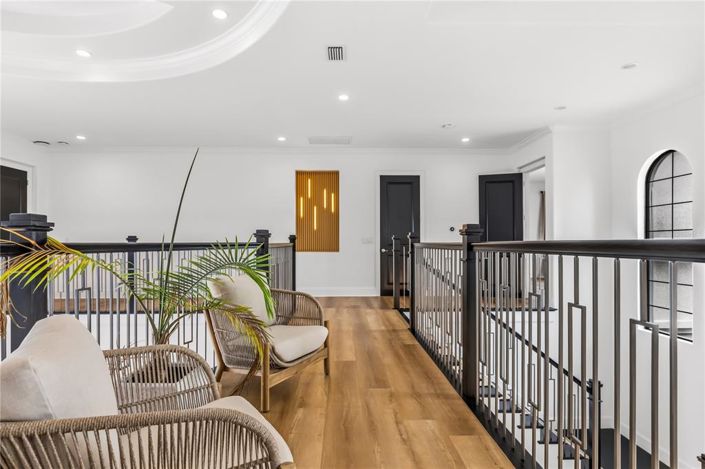 Image No.55-6 Bed Property for sale