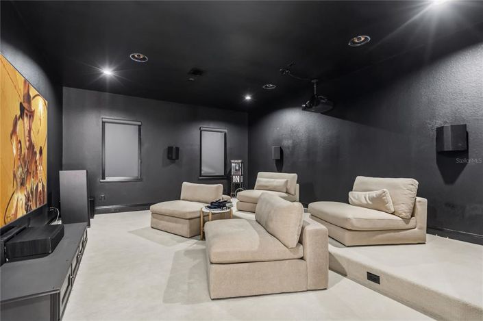 Image No.57-6 Bed Property for sale