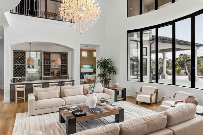 Image No.9-6 Bed Property for sale