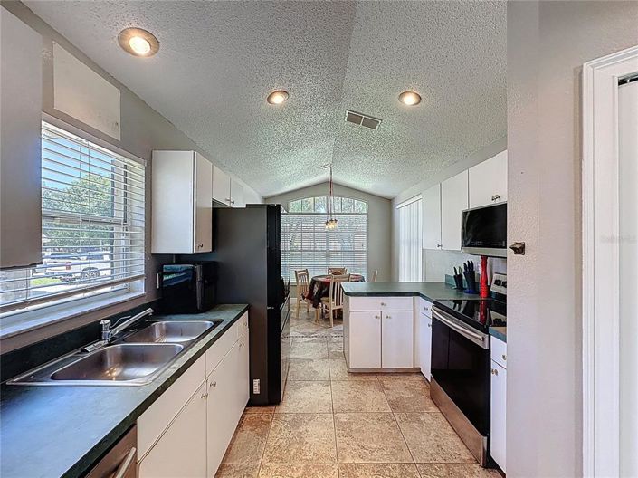 Image No.13-4 Bed Property for sale