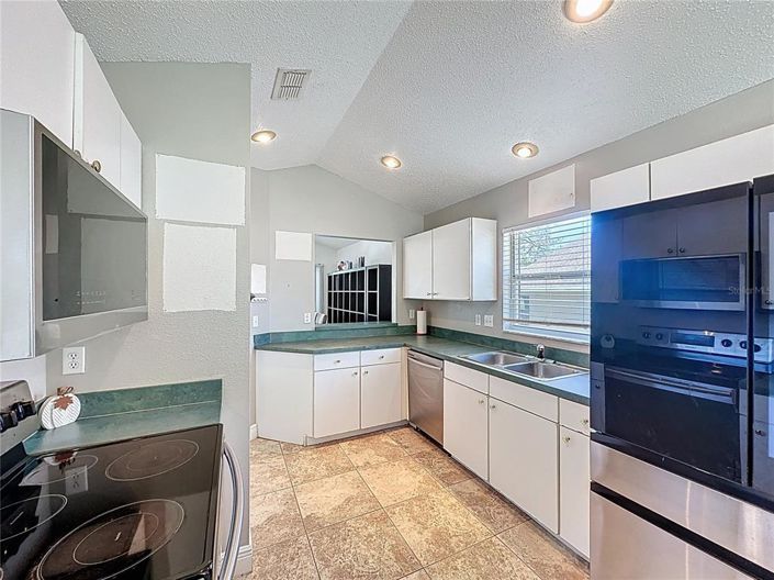 Image No.15-4 Bed Property for sale