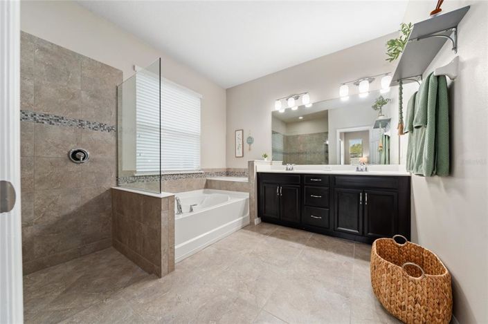 Image No.24-4 Bed Property for sale