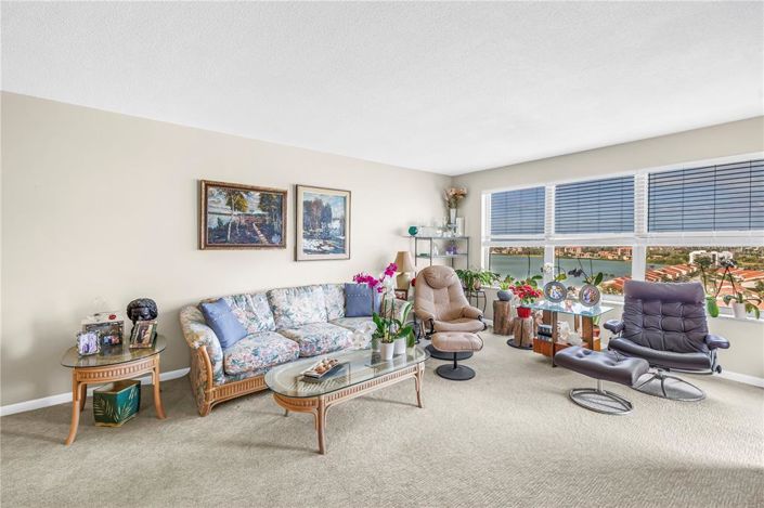 Image No.15-2 Bed Property for sale