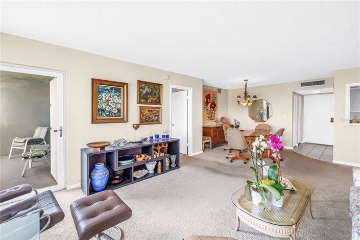 Image No.17-2 Bed Property for sale