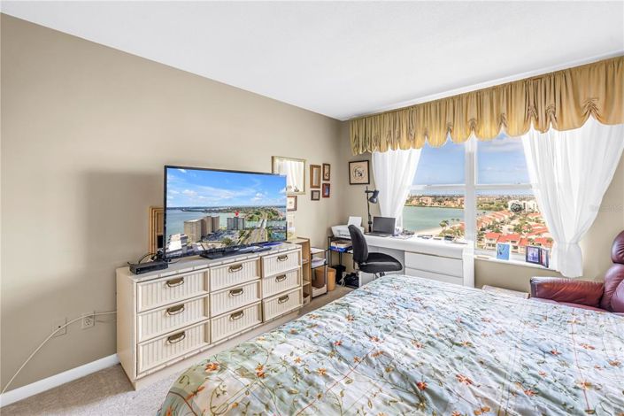 Image No.25-2 Bed Property for sale