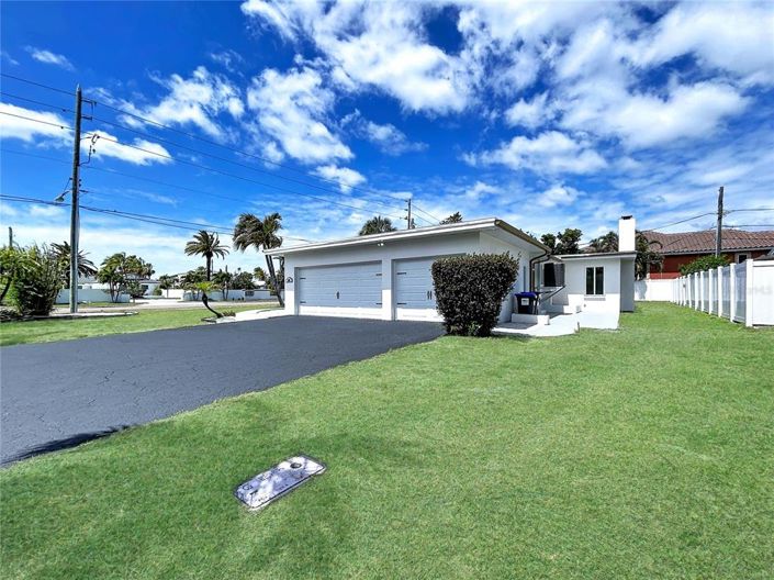 Image No.14-3 Bed Property for sale