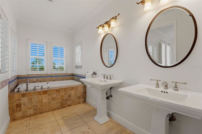 Image No.40-4 Bed Property for sale