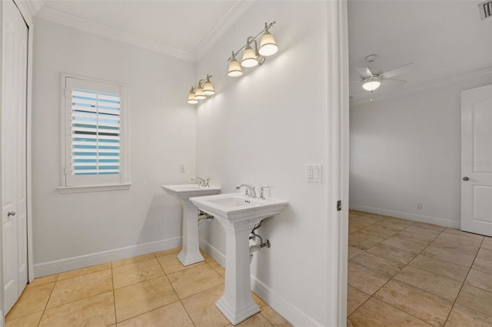 Image No.47-4 Bed Property for sale