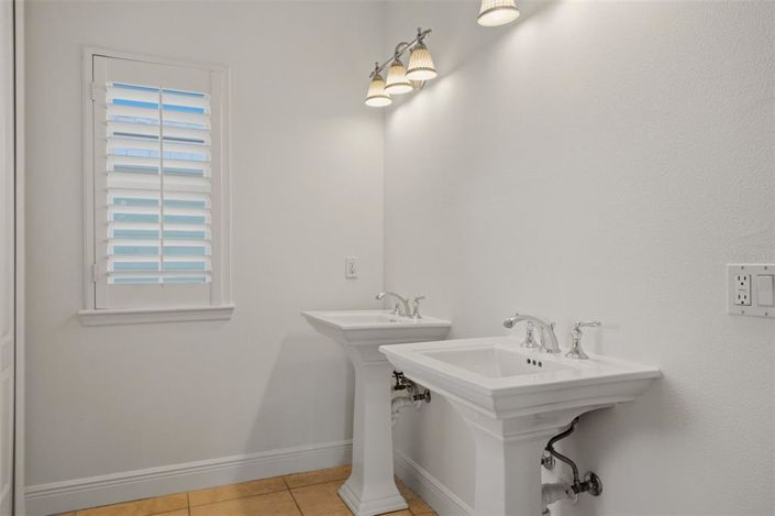 Image No.48-4 Bed Property for sale