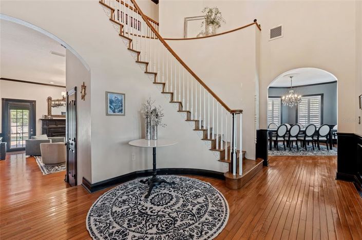 Image No.2-5 Bed Property for sale