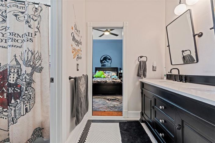 Image No.28-5 Bed Property for sale