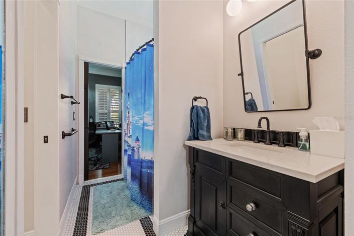 Image No.34-5 Bed Property for sale