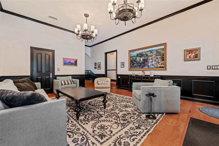 Image No.4-5 Bed Property for sale