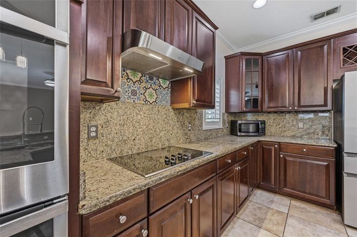 Image No.18-6 Bed Property for sale