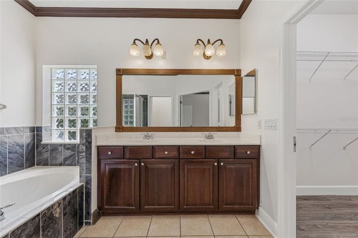 Image No.25-6 Bed Property for sale