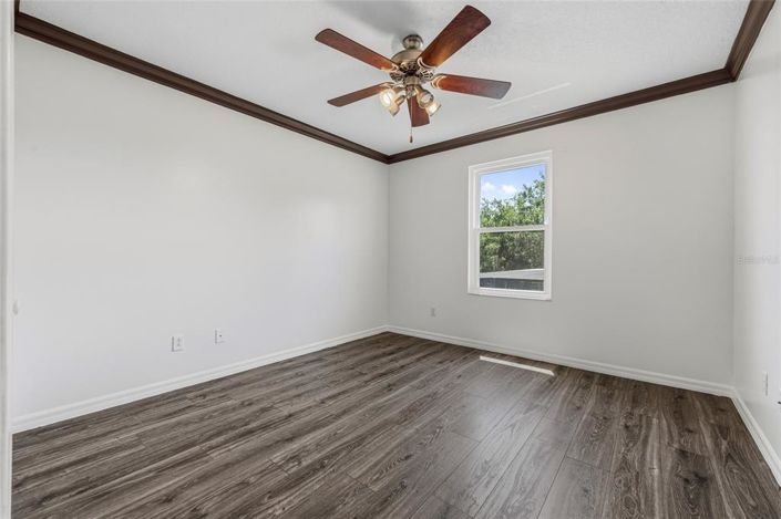 Image No.32-6 Bed Property for sale