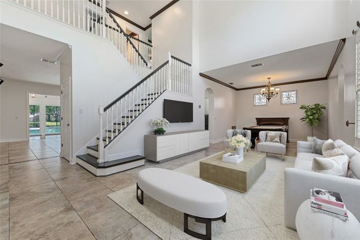 Image No.5-6 Bed Property for sale