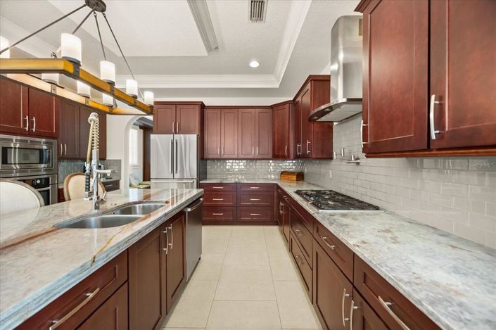 Image No.28-4 Bed Property for sale