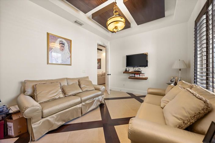 Image No.6-4 Bed Property for sale