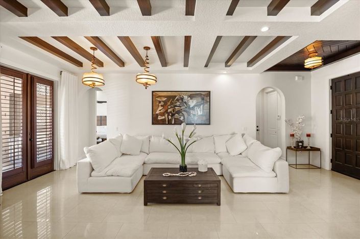 Image No.8-4 Bed Property for sale