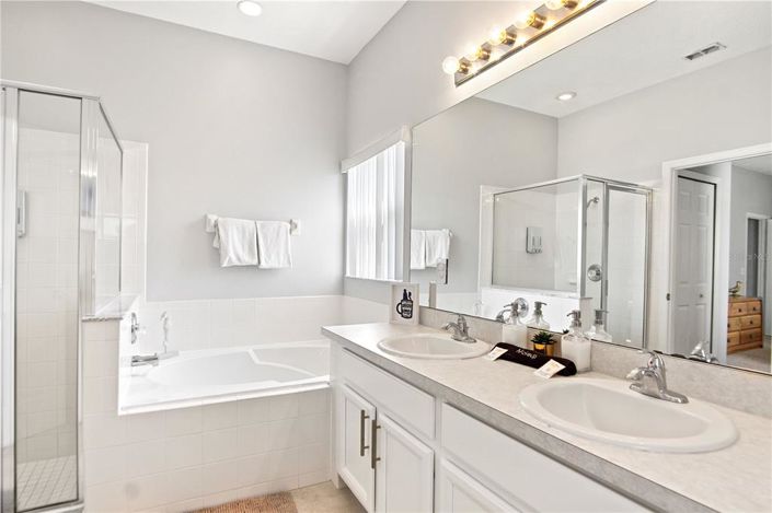 Image No.10-3 Bed Property for sale