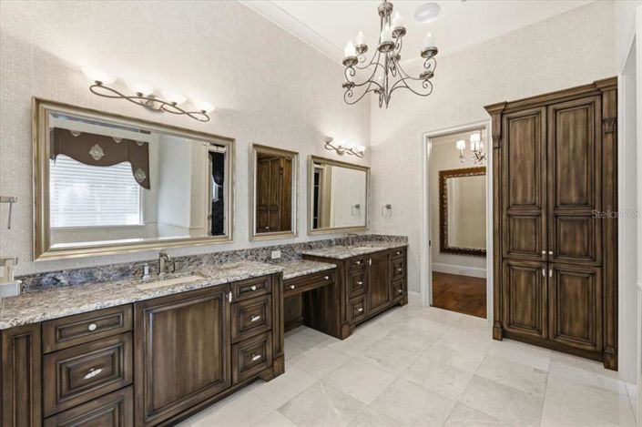 Image No.12-3 Bed Property for sale