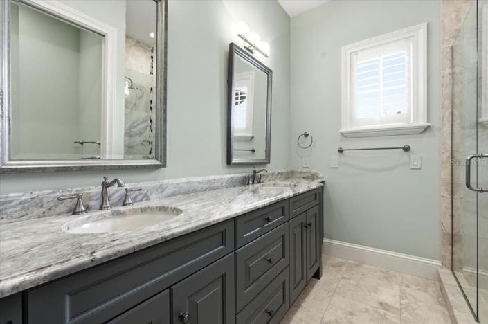 Image No.22-3 Bed Property for sale