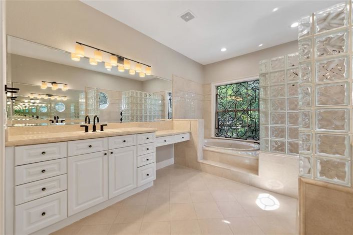 Image No.26-4 Bed Property for sale