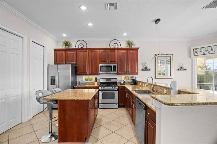 Image No.12-5 Bed Property for sale