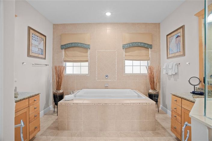 Image No.30-5 Bed Property for sale