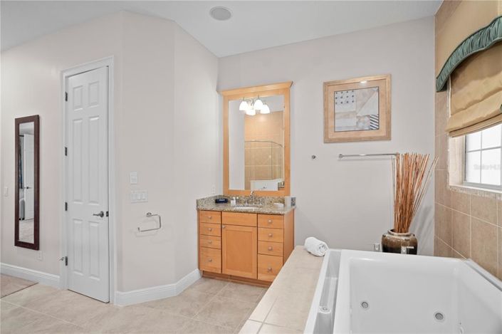 Image No.32-5 Bed Property for sale