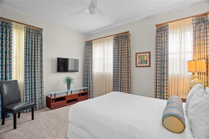 Image No.38-5 Bed Property for sale