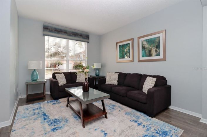 Image No.10-6 Bed Property for sale