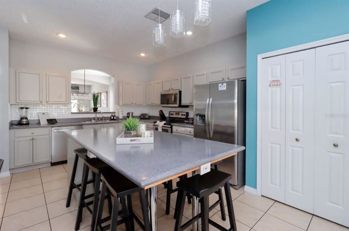 Image No.17-6 Bed Property for sale