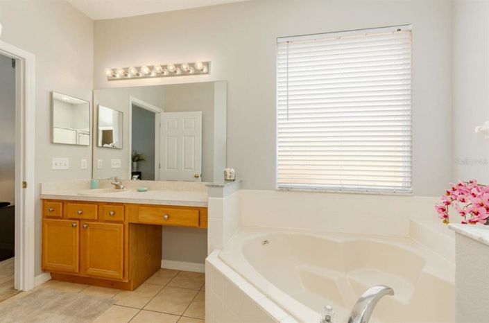 Image No.20-6 Bed Property for sale