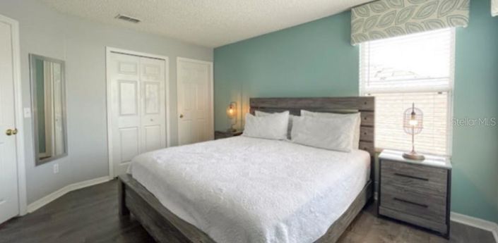 Image No.23-6 Bed Property for sale