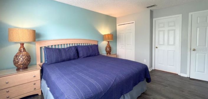 Image No.25-6 Bed Property for sale