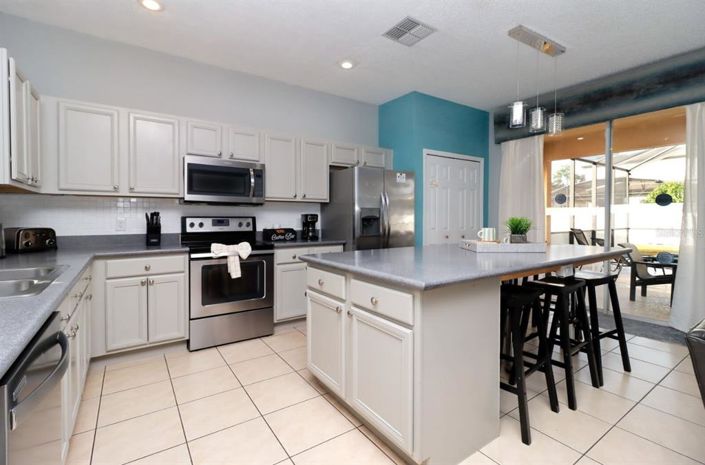 Image No.5-6 Bed Property for sale