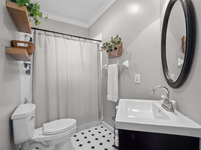 Image No.27-6 Bed Property for sale