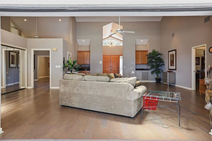 Image No.8-3 Bed Property for sale