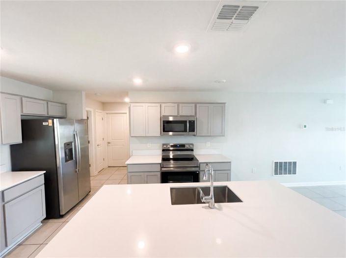 Image No.17-3 Bed Property for sale