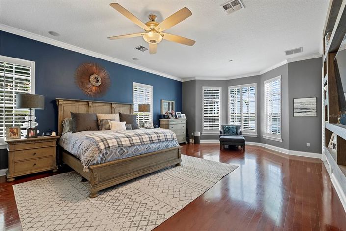 Image No.19-6 Bed Property for sale