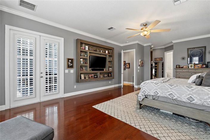 Image No.20-6 Bed Property for sale