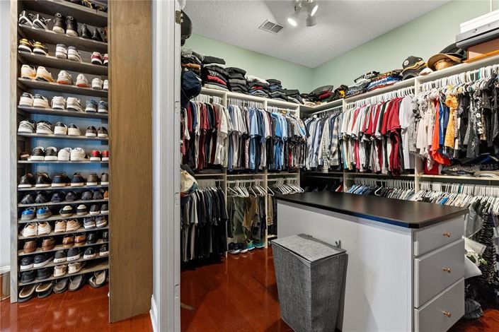 Image No.22-6 Bed Property for sale